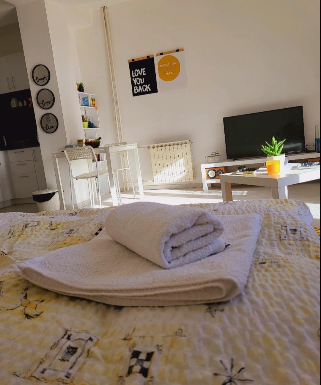 City Center White Apartment! Skopje Buitenkant foto