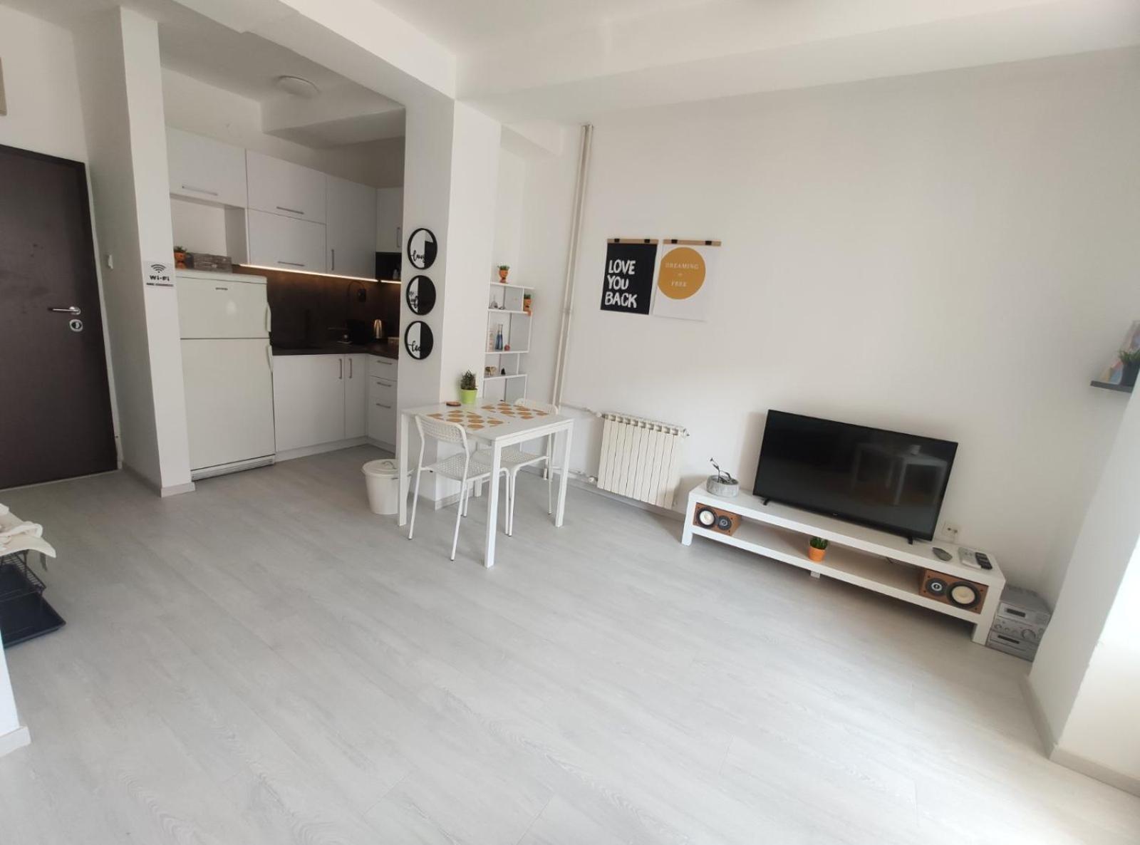 City Center White Apartment! Skopje Buitenkant foto